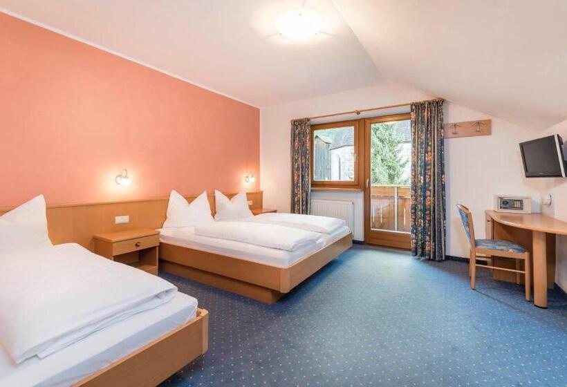 חדר סטנדרט לשלושה עם מרפסת, Am Anger