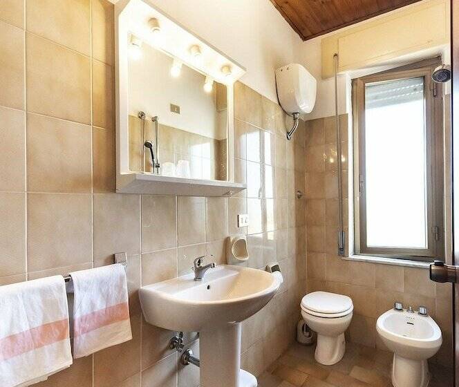 スタンダードシングルルーム, Aurelia