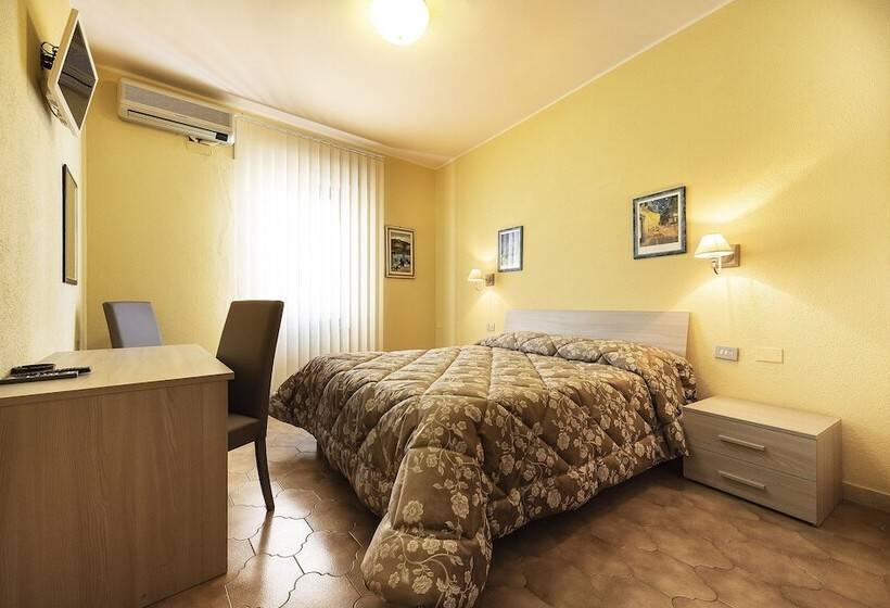 スタンダードトリプルルーム, Aurelia