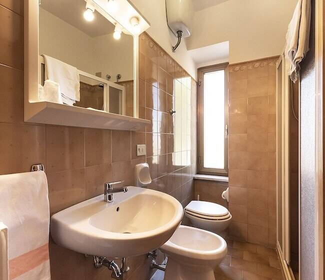 スタンダードトリプルルーム, Aurelia