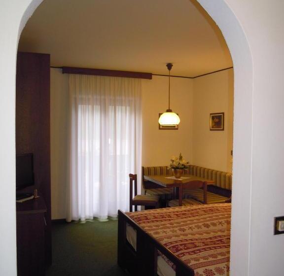 חדר אקונומי, Orsingher