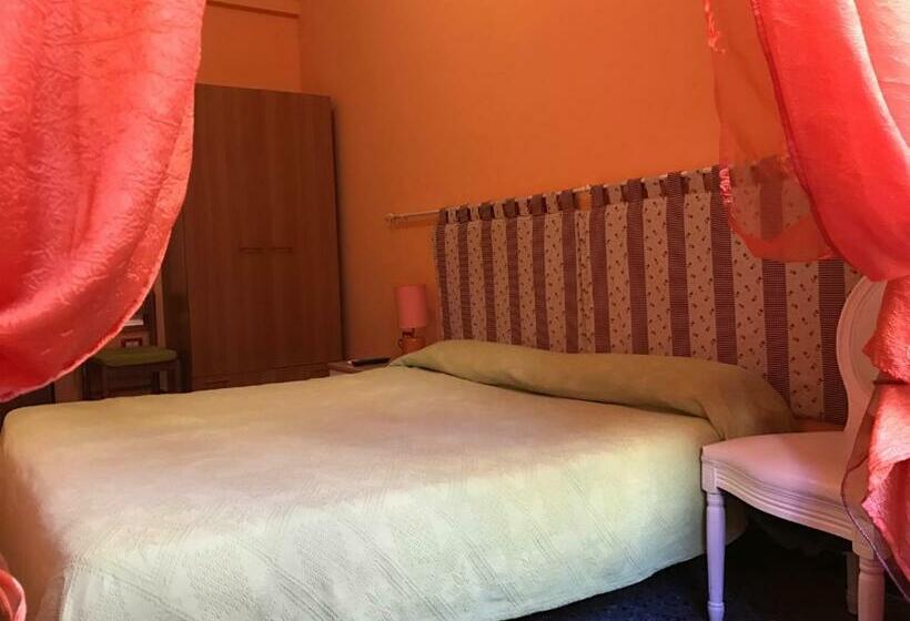 Habitació Estàndard Bany Compartit, B&b In Centro