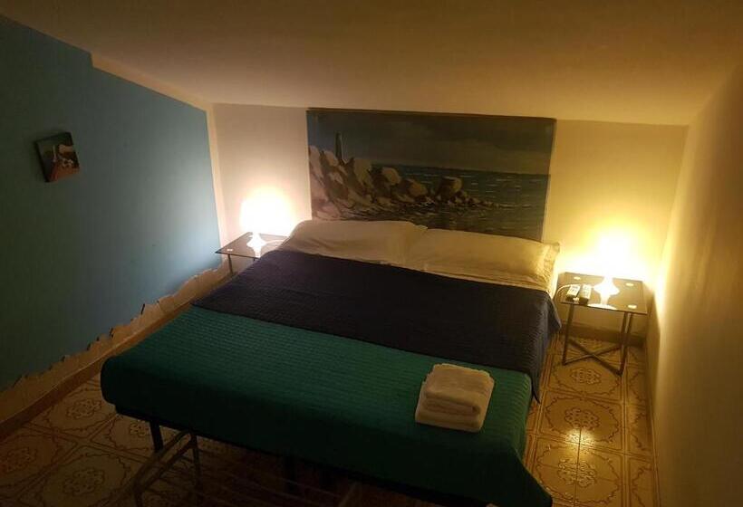 四人标准间, Borgo Marinaro
