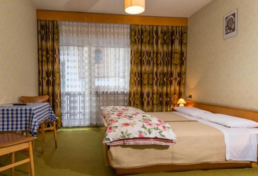 חדר סטנדרט עם מרפסת, Garni Appartments Helvetia