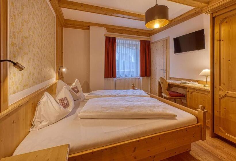 Номер Стандарт с Балконом, Garni Appartments Helvetia