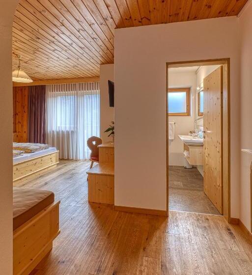 Номер Стандарт с Балконом, Garni Appartments Helvetia