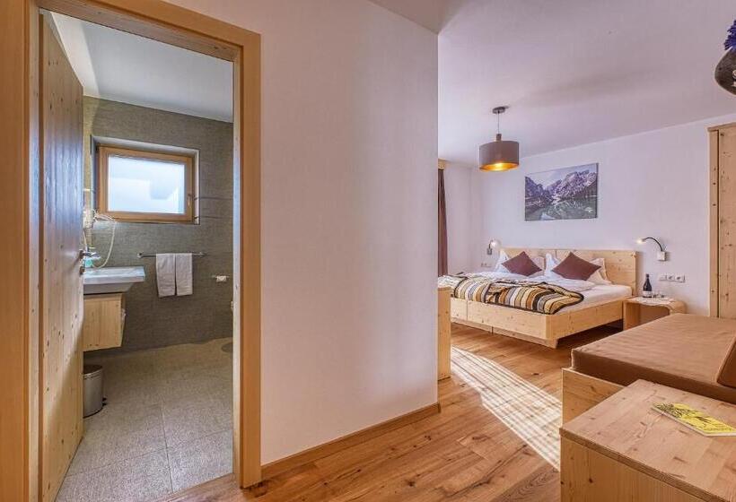 חדר סטנדרט עם מרפסת, Garni Appartments Helvetia