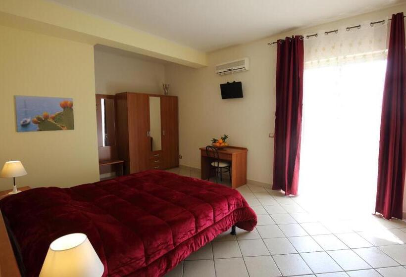 이코노미 쿼드러플룸(공용 화장실), Valle D'agrò