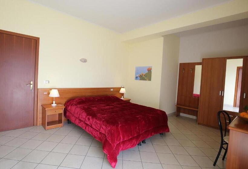 이코노미 쿼드러플룸(공용 화장실), Valle D'agrò