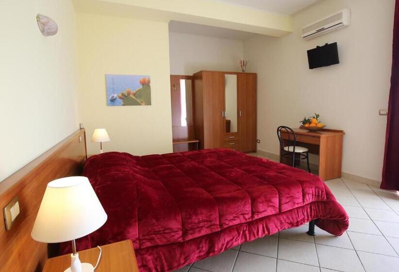 이코노미 쿼드러플룸(공용 화장실), Valle D'agrò