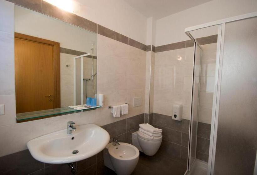 스탠다드 룸, Altis