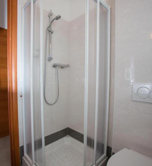 스탠다드 룸, Altis