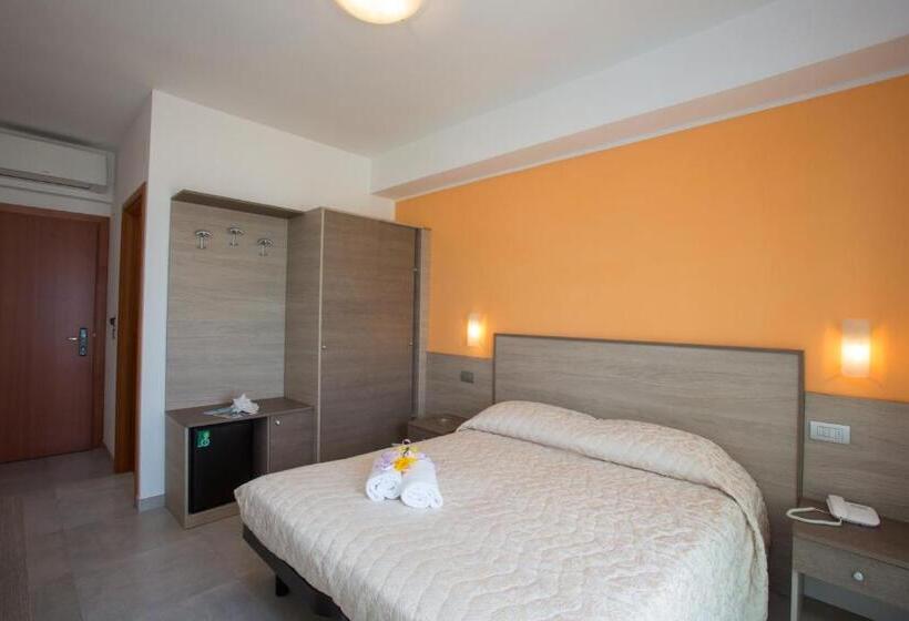 스탠다드 룸, Altis