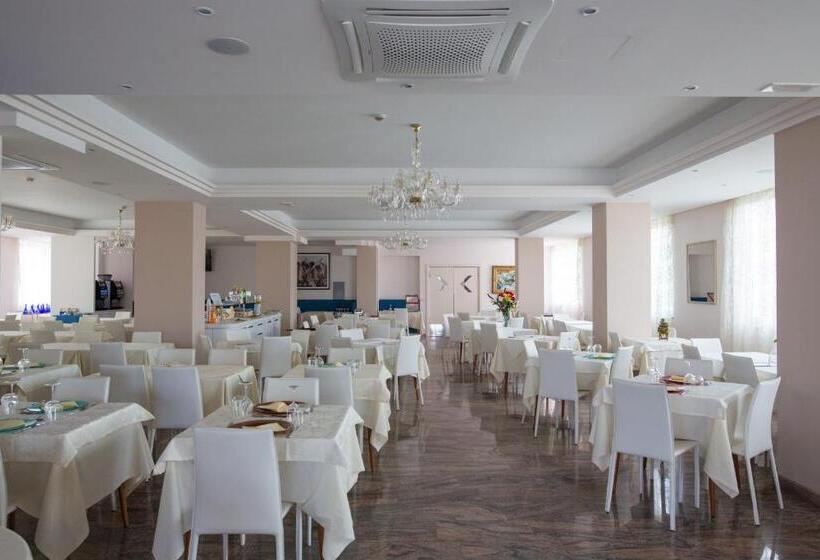 스탠다드 트리플 룸, Altis