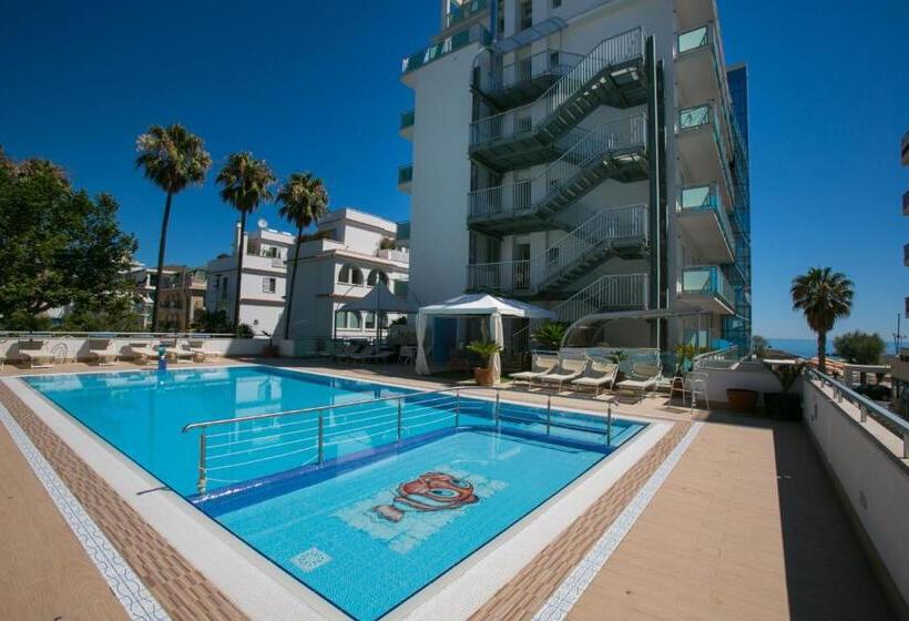 스탠다드 트리플 룸, Altis