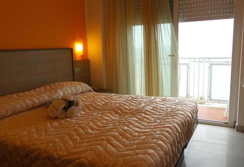 디럭스 전망 룸, Altis