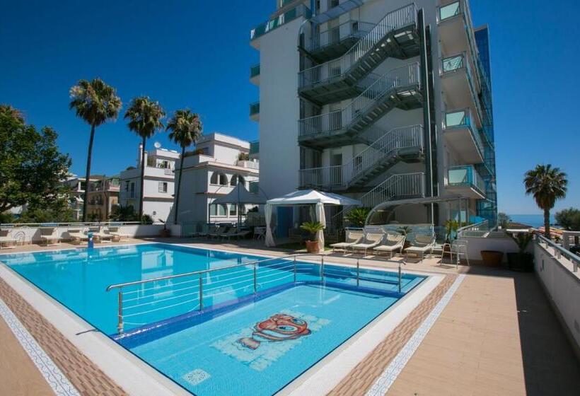 4인용 스탠다드 룸, Altis