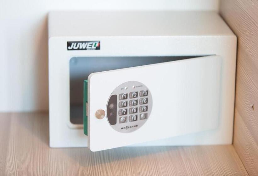 패밀리 룸, Altis