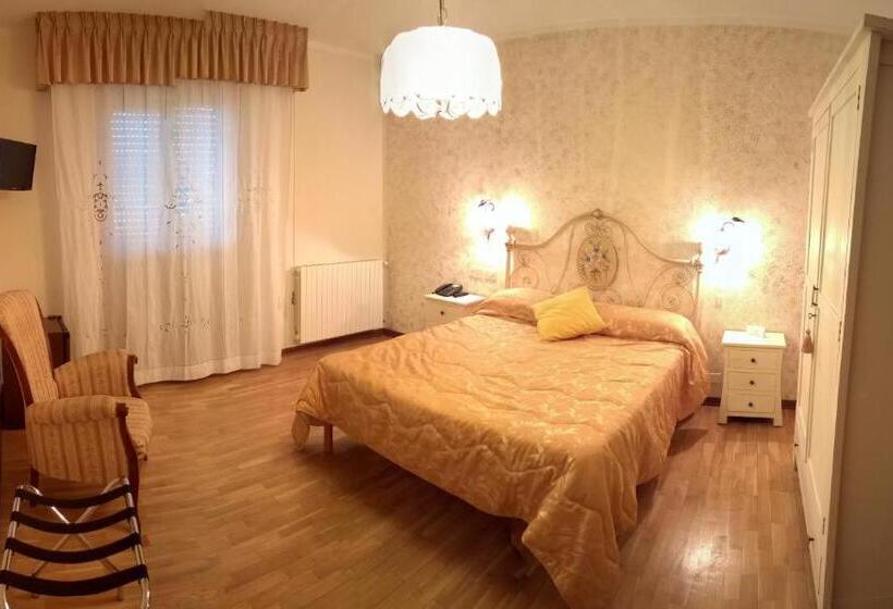 غرفة قياسية, Cecco Di Nara