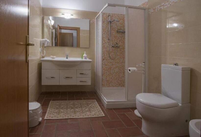 إستديو عائلى, Cecco Di Nara