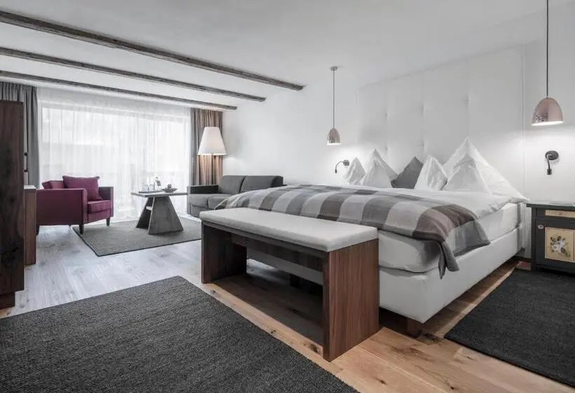 Deluxe-huone, Conturines