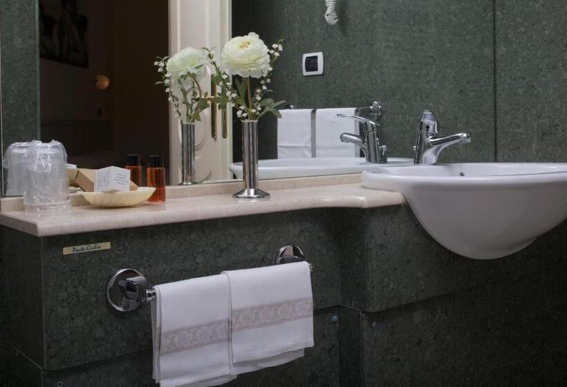 חדר סטנדרט יחיד, Feluca