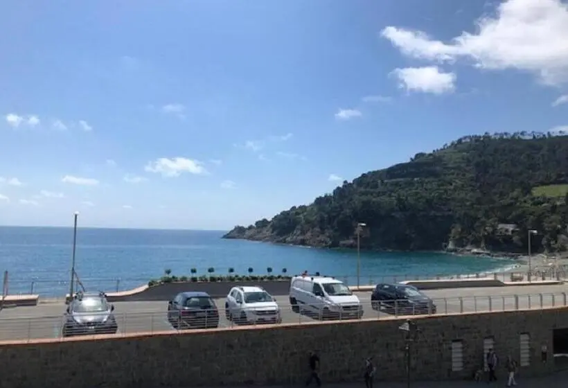 اتاق استاندارد با بالکن و چشم‌انداز دریا, Feluca