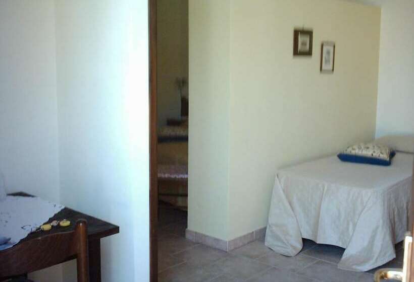 חדר סטנדרט לשלושה, Il Malandrone