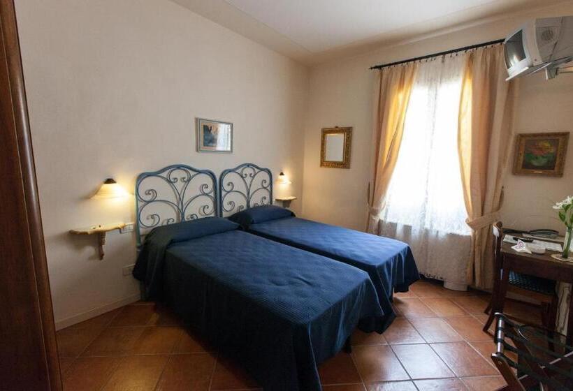 Standard room with outdoor bath, Locanda Degli Artisti