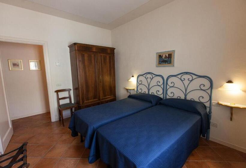 Standard room with outdoor bath, Locanda Degli Artisti