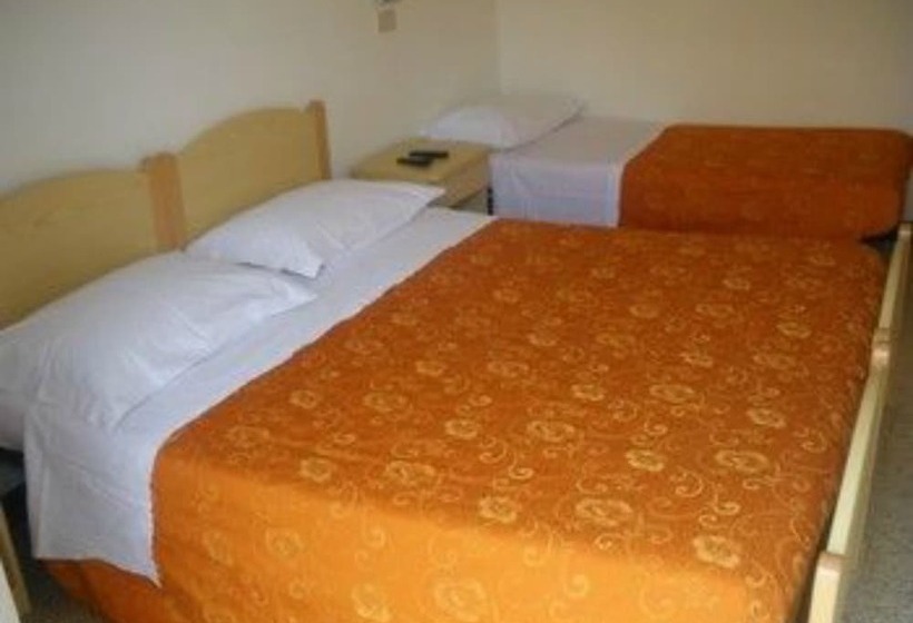 اتاق استاندارد سه نفره, Ronconi