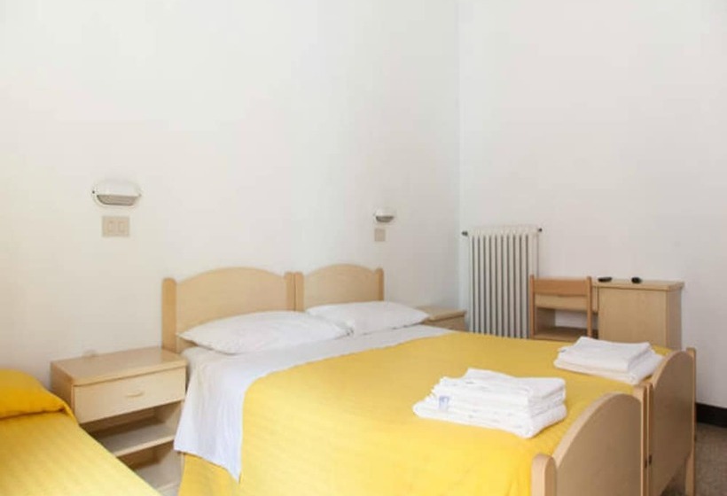 اتاق استاندارد سه نفره, Ronconi