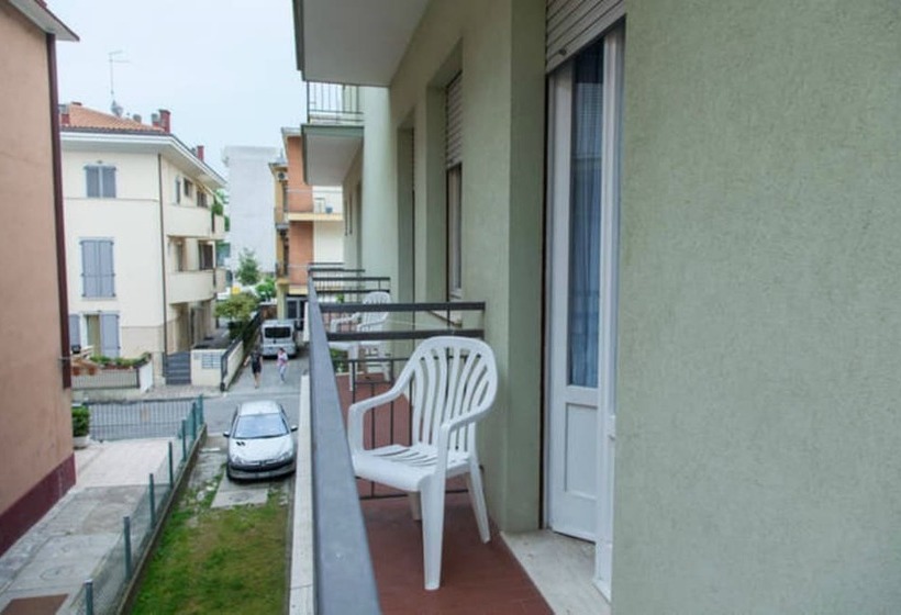 اتاق استاندارد چهار تخته, Ronconi