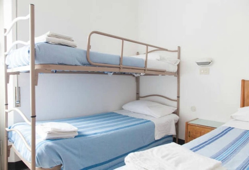 اتاق استاندارد چهار تخته, Ronconi