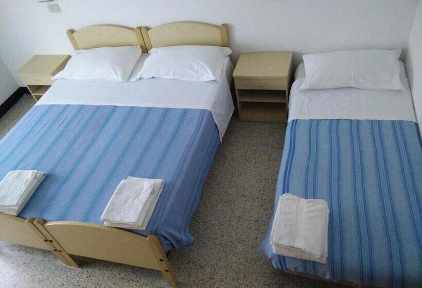 اتاق استاندارد سه نفره, Ronconi