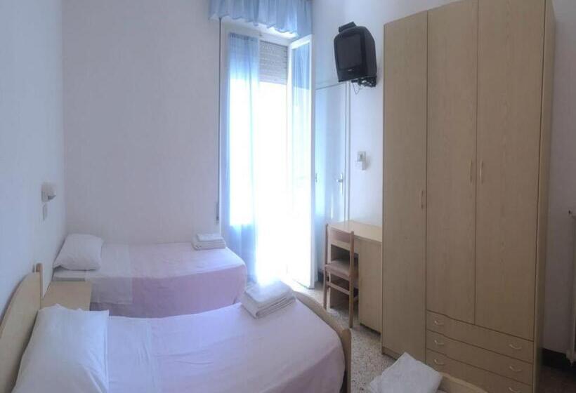 اتاق استاندارد سه نفره, Ronconi