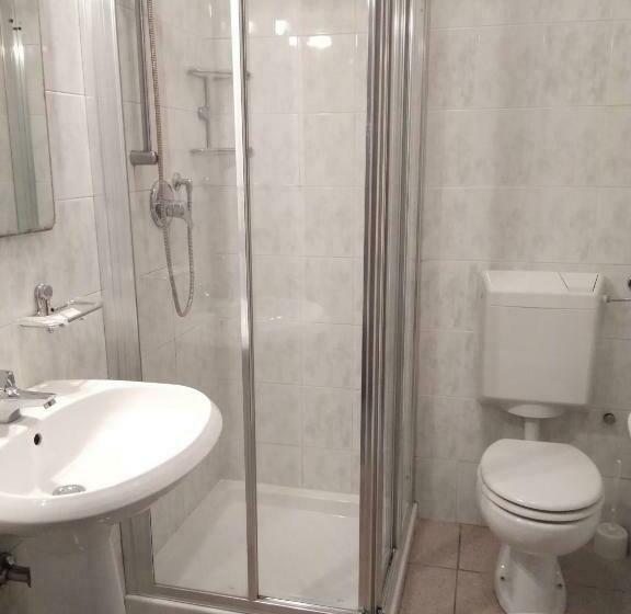 スタンダードルーム, Rose & Crown