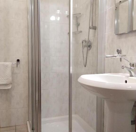 スタンダードルーム, Rose & Crown