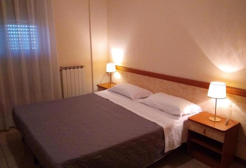 スタンダードルーム, Rose & Crown