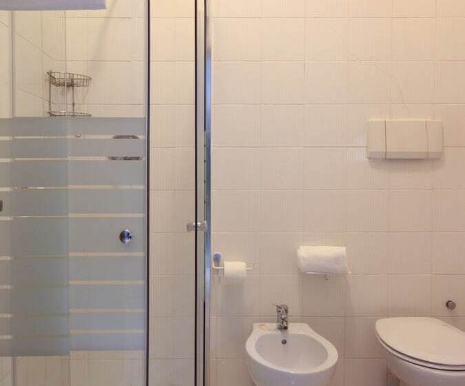 スタンダードシングルルーム, Rose & Crown