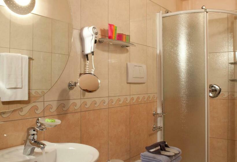 Superior room with lake view, Villa Giulia