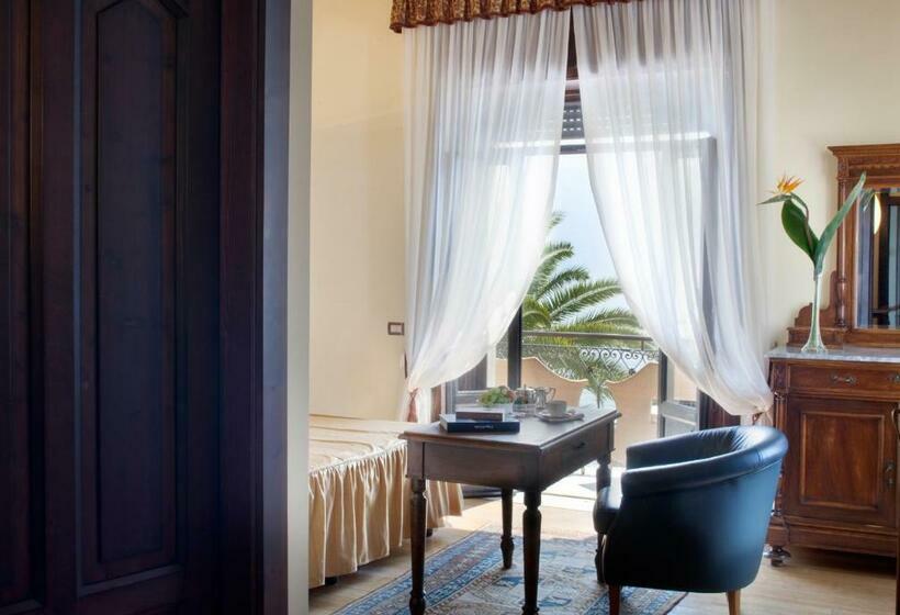 Superior room with lake view, Villa Giulia