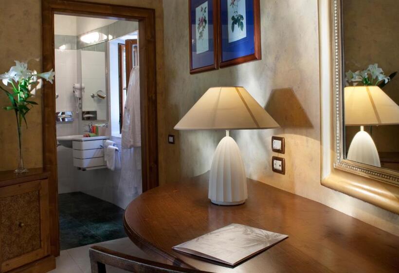 Superior room with lake view, Villa Giulia