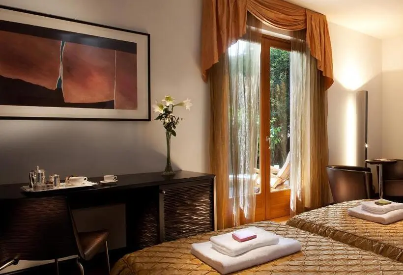 Superior room with lake view, Villa Giulia