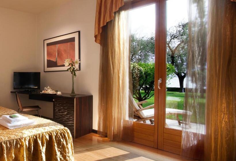 Superior room with lake view, Villa Giulia