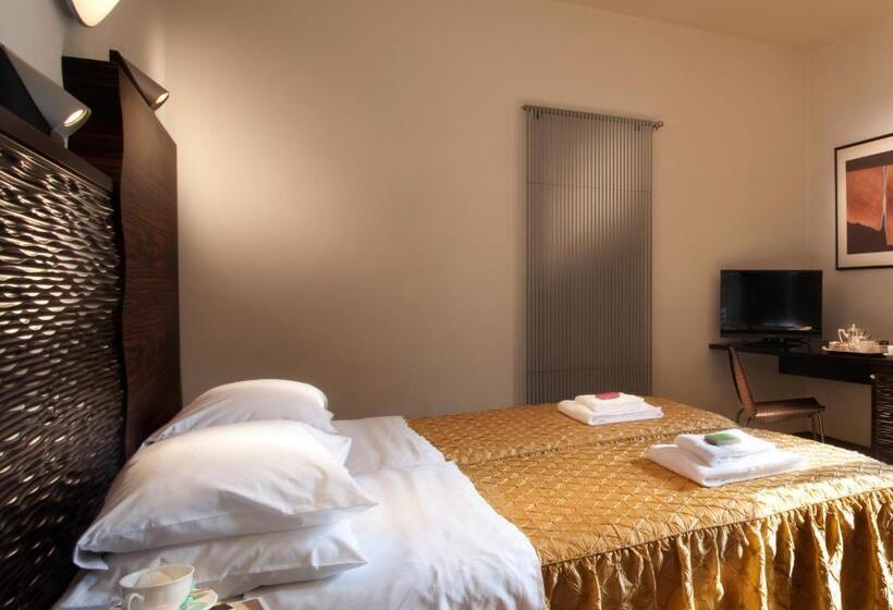 Superior room with lake view, Villa Giulia