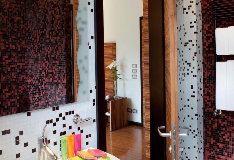 Superior room with lake view, Villa Giulia