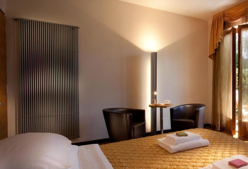 Superior room with lake view, Villa Giulia