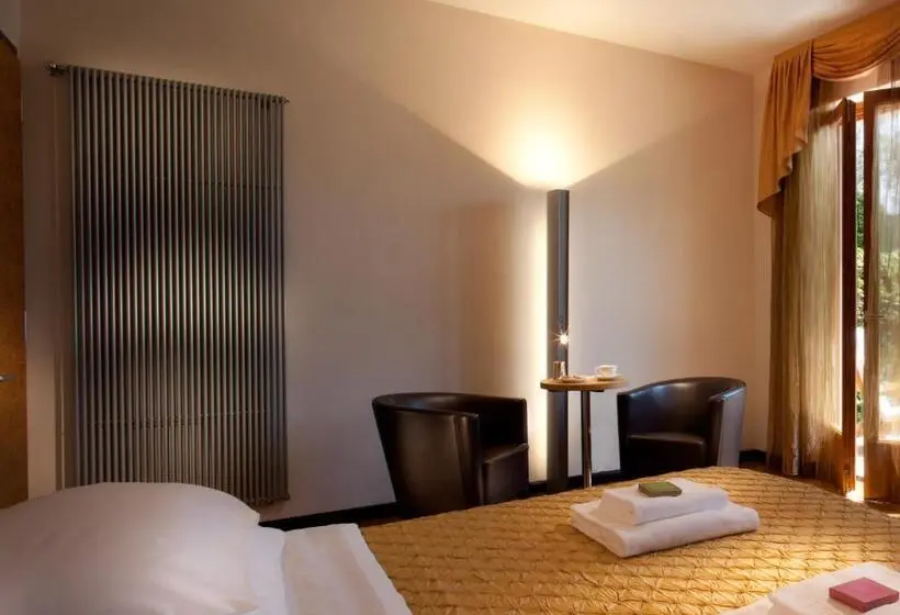 Superior room with lake view, Villa Giulia