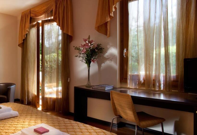 Superior room with lake view, Villa Giulia